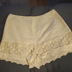 Kimchi Blue cream cotton shorts size 2